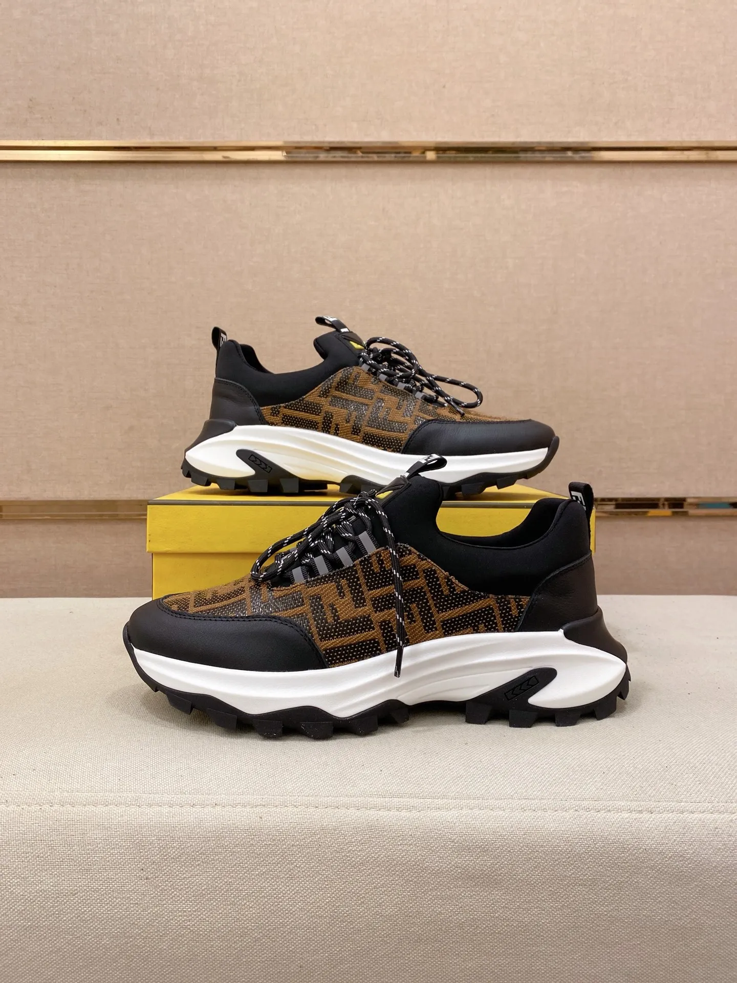 Men's shoes 💰 462💰 (fendi) New style 👊🏻 upper 🇮🇹 imported cowhide fabric 🇩🇪 lining imported sheepskin lining. The original outsole is molded to highlight the identity of every man, and the upper foot is elegant and stable🚶🏻🚶🏻The high-end custom counters reproduce the original version📯No matter the wind or rain, the shoe last remains unchanged and can withstand the verification of time🔍️,🔵 Size: 38-44
